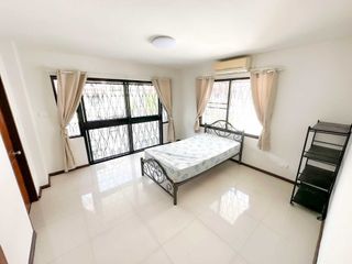Reihenhaus zur Miete mit 3 Zimmer in Phra Khanong, Bangkok