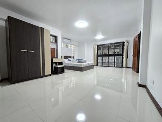 Reihenhaus zur Miete mit 3 Zimmer in Phra Khanong, Bangkok