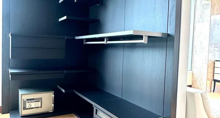 For rent 2 bedrooms condo in Pathum Wan, Bangkok