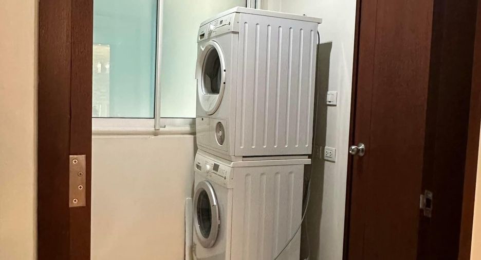 For rent 2 bedrooms condo in Pathum Wan, Bangkok