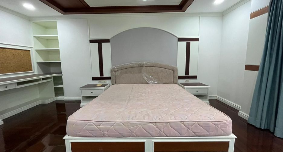 For sale 3 bedrooms condo in Khlong Toei, Bangkok