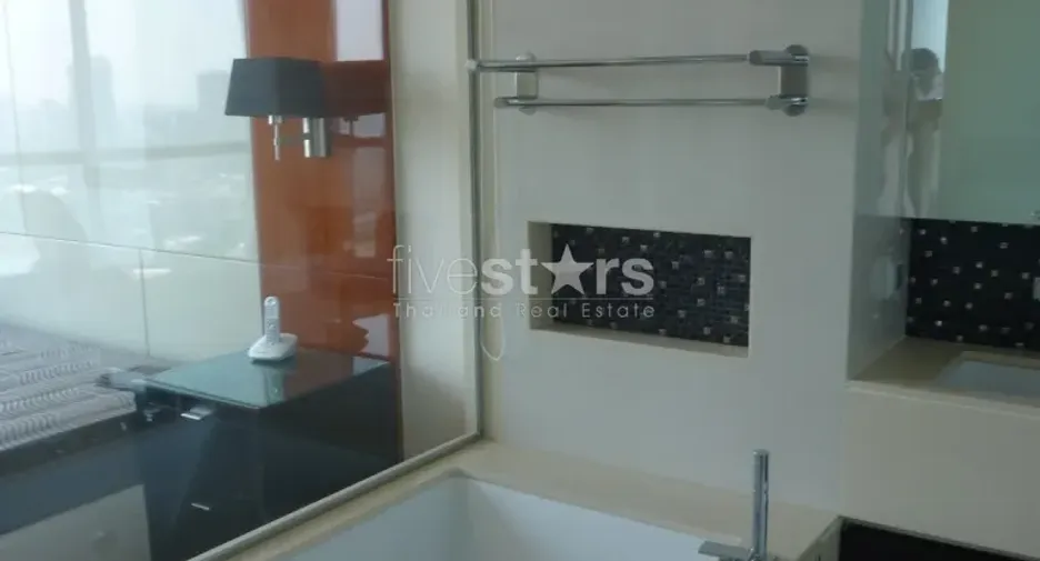 Condo en alquiler de 2 habitaciones en Khlong Toei, Bangkok