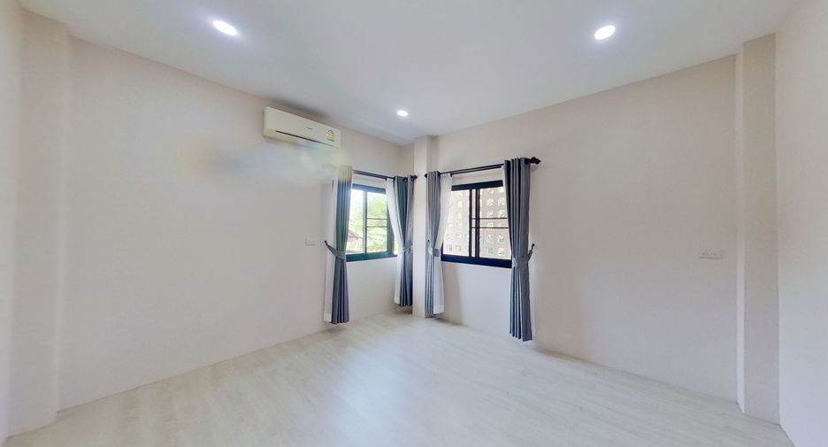 For sale 3 bedrooms house in San Kamphaeng, Chiang Mai
