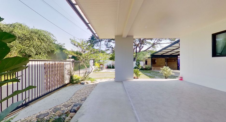 For sale 3 bedrooms house in San Kamphaeng, Chiang Mai