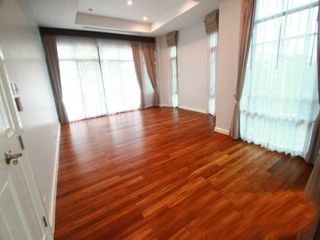 À vendre 5 chambres villa à Watthana, Bangkok