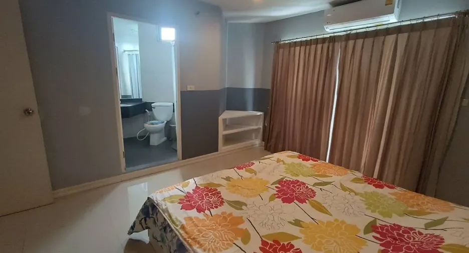 For rent 2 bedrooms condo in Watthana, Bangkok