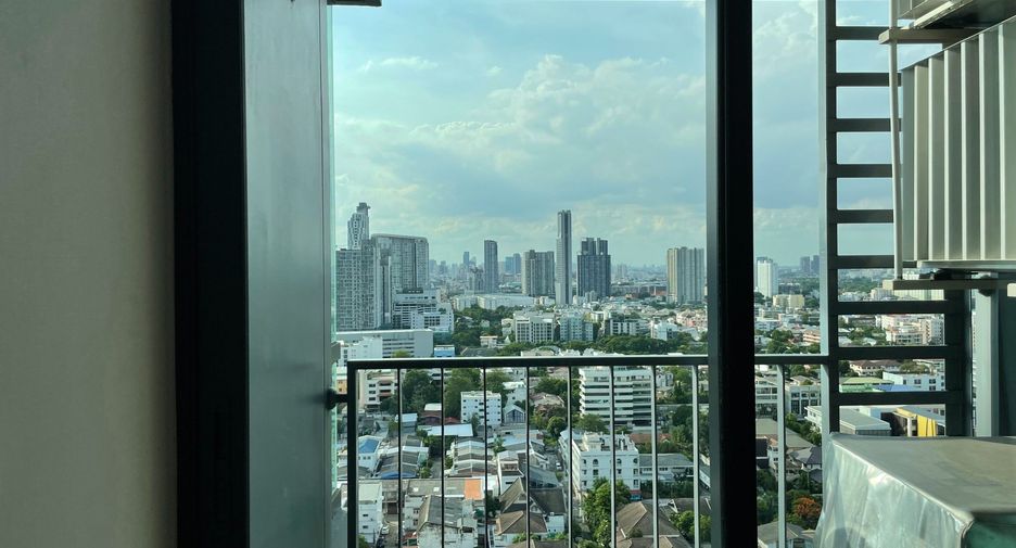 For sale 1 bed condo in Phra Khanong, Bangkok
