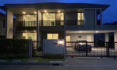 For rent 4 bedrooms house in Bang Kapi, Bangkok