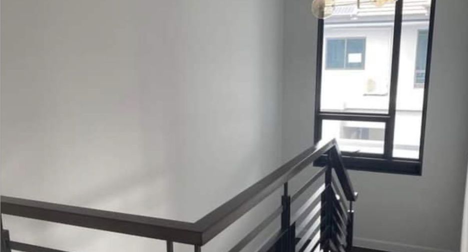 For rent 4 bedrooms house in Bang Kapi, Bangkok