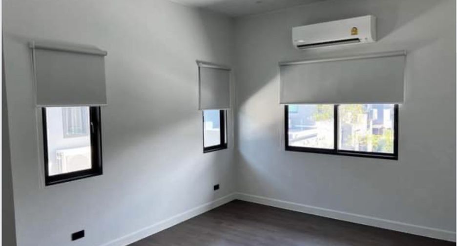 For rent 4 bedrooms house in Bang Kapi, Bangkok