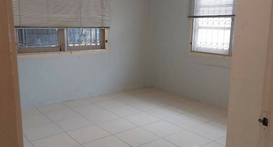 Haus zur Miete mit 3 Zimmer in Huai Khwang, Bangkok