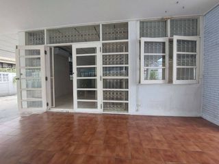 For rent 3 bedrooms house in Huai Khwang, Bangkok