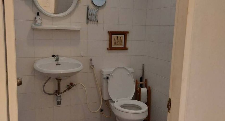 Haus zur Miete mit 3 Zimmer in Huai Khwang, Bangkok
