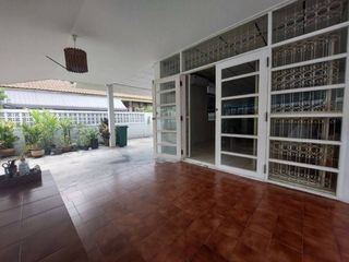 For rent 3 bedrooms house in Huai Khwang, Bangkok