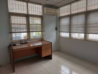 For rent 3 bedrooms house in Huai Khwang, Bangkok