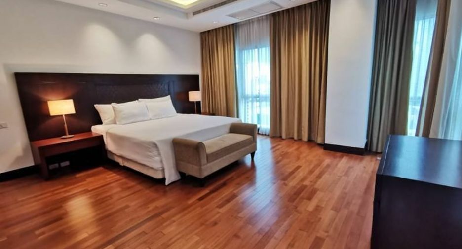 For rent 4 bedrooms apartment in Pathum Wan, Bangkok
