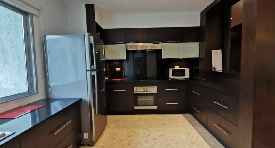 For rent 4 bedrooms apartment in Pathum Wan, Bangkok