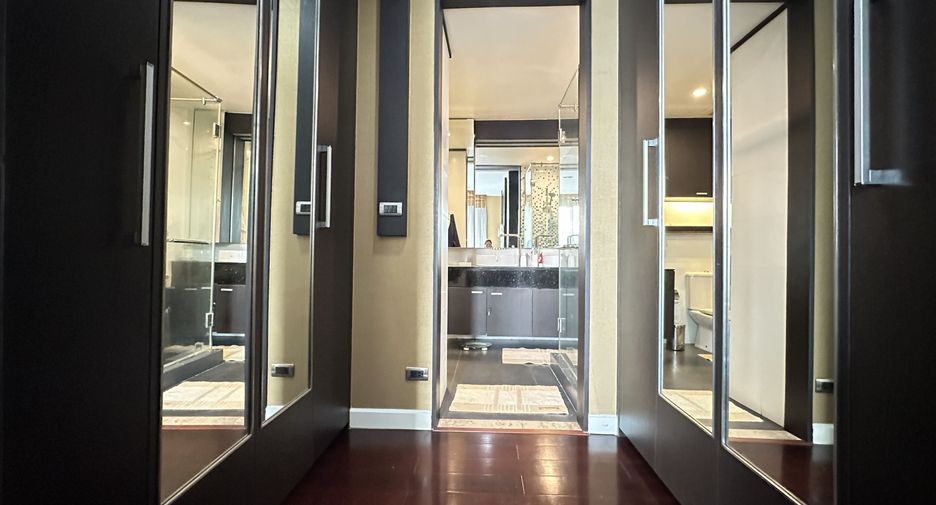 For sale 3 bedrooms condo in Pathum Wan, Bangkok