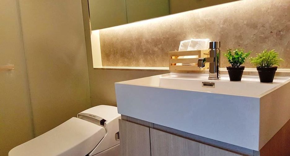 For rent 2 bedrooms condo in Khlong Toei, Bangkok