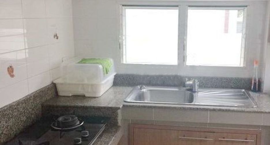 Haus zur Miete mit 3 Zimmer in Bang Kapi, Bangkok