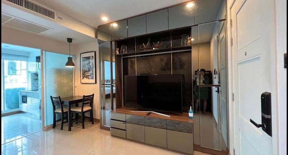 For sale and for rent 1 bed condo in Huai Khwang, Bangkok