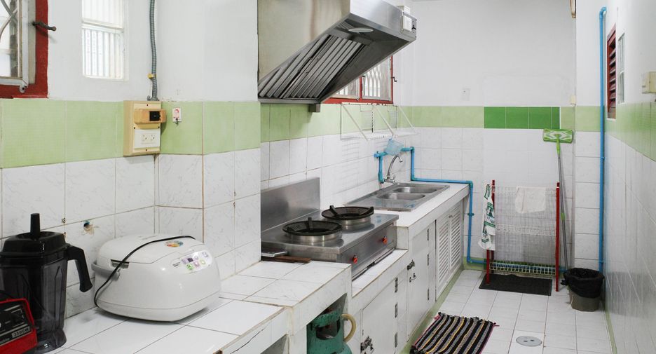 For sale 3 bedrooms townhouse in Bang Sue, Bangkok