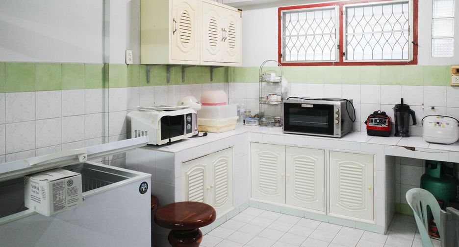 For sale 3 bedrooms townhouse in Bang Sue, Bangkok
