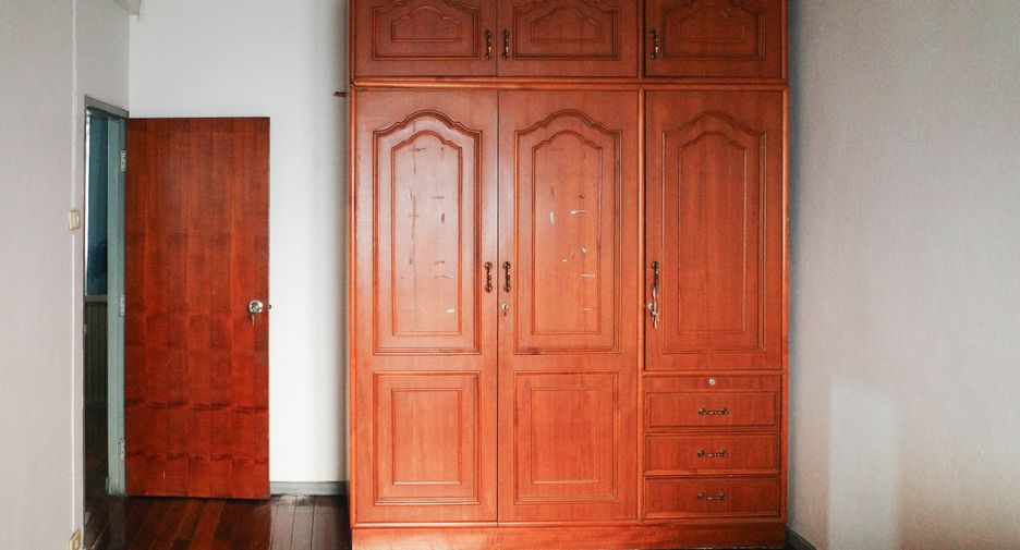 For sale 3 bedrooms townhouse in Bang Sue, Bangkok