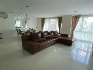 Wohnung zur Miete mit 3 Zimmer in Khlong Toei, Bangkok