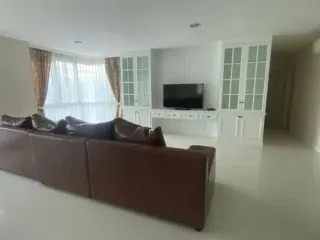 Wohnung zur Miete mit 3 Zimmer in Khlong Toei, Bangkok