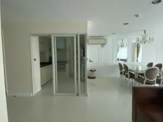 Wohnung zur Miete mit 3 Zimmer in Khlong Toei, Bangkok