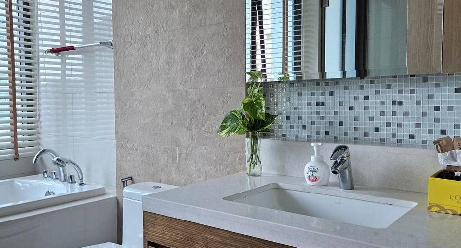 For rent 1 bed condo in Khlong Toei, Bangkok