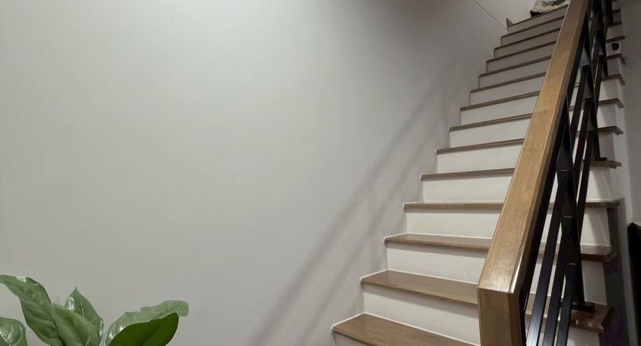 For sale 3 bedrooms townhouse in Prawet, Bangkok