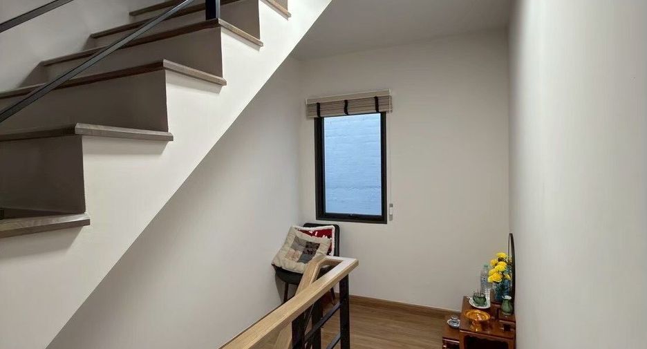 For sale 3 bedrooms townhouse in Prawet, Bangkok