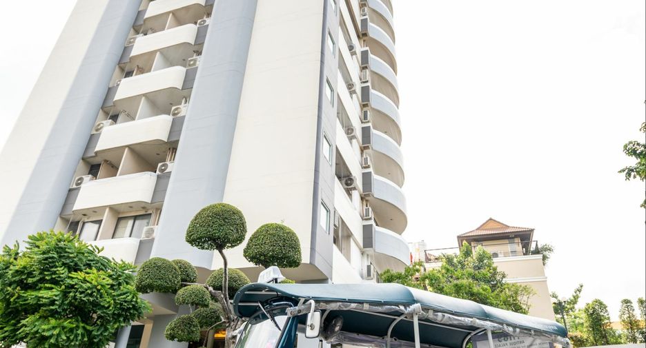 For rent 2 bedrooms condo in Watthana, Bangkok