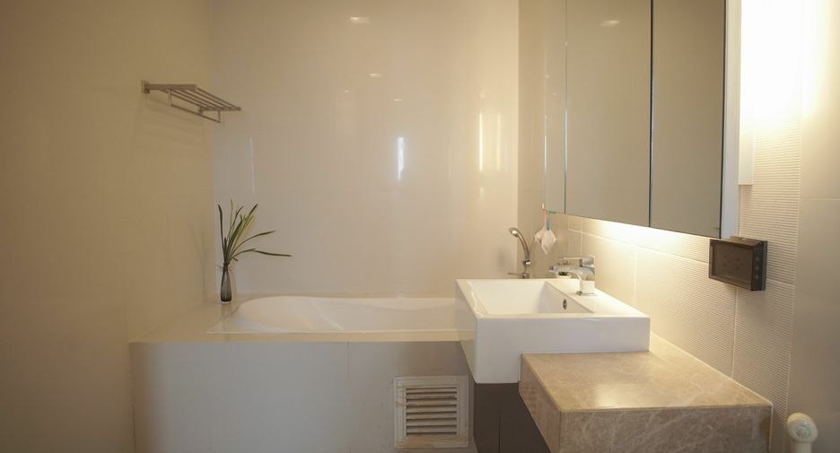 For rent 2 bedrooms condo in Watthana, Bangkok