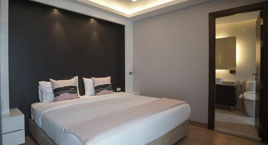 For rent 2 bedrooms condo in Watthana, Bangkok