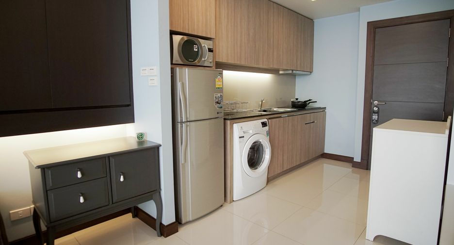For rent 2 bedrooms condo in Watthana, Bangkok