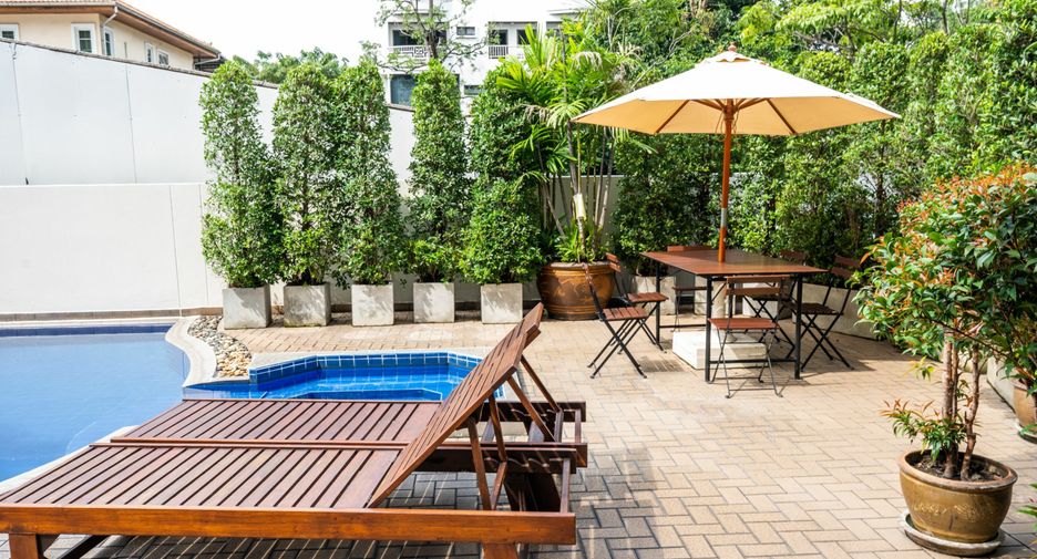 For rent 2 bedrooms condo in Watthana, Bangkok
