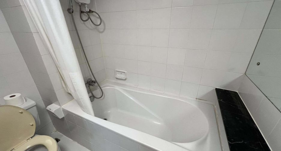 For rent 1 bed condo in Watthana, Bangkok