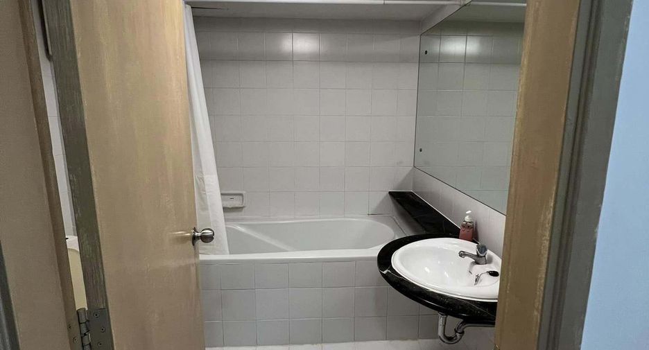 For rent 1 bed condo in Watthana, Bangkok