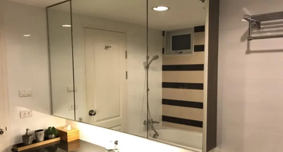 Condo en alquiler de 3 habitaciones en Huai Khwang, Bangkok