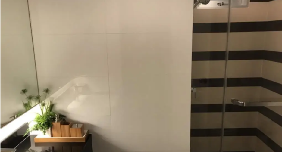 Condo en alquiler de 3 habitaciones en Huai Khwang, Bangkok