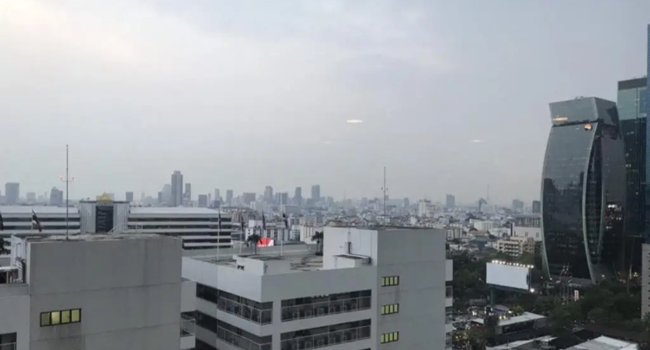 Condo en alquiler de 3 habitaciones en Huai Khwang, Bangkok