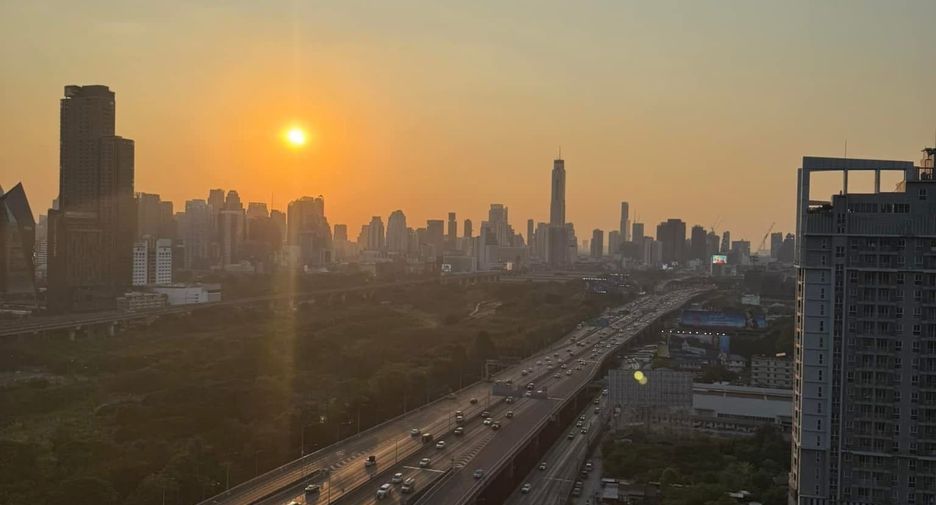 For sale 1 bed condo in Huai Khwang, Bangkok