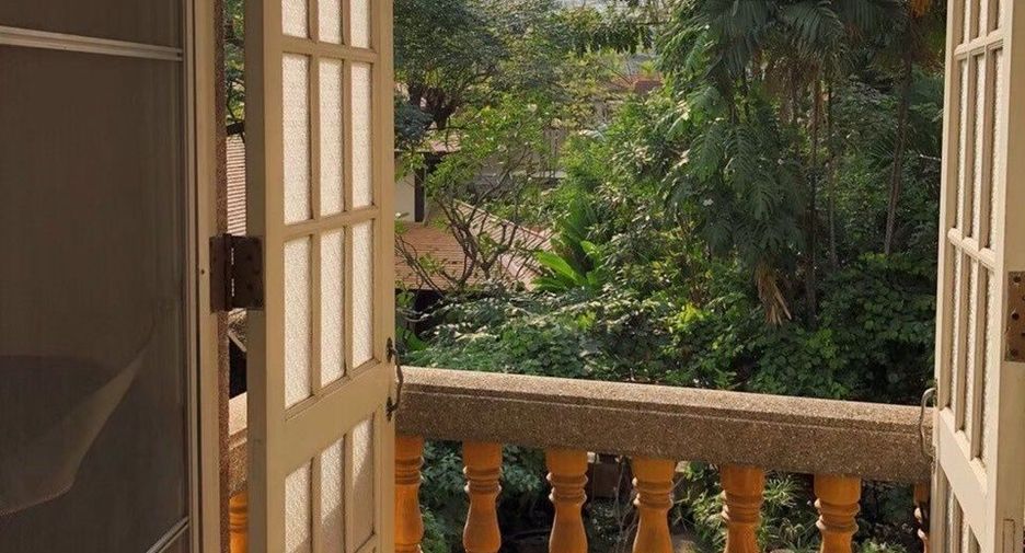 For rent 5 bedrooms house in Khlong Toei, Bangkok