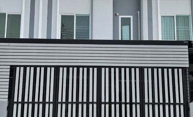 For sale 3 ベッドルーム townhouse in Thawi Watthana, Bangkok