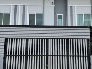 For sale 3 bedrooms townhouse in Thawi Watthana, Bangkok