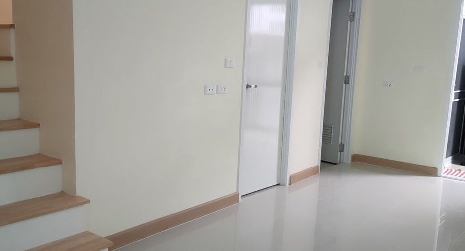 Reihenhaus zum Kauf mit 3 Zimmer in Thawi Watthana, Bangkok
