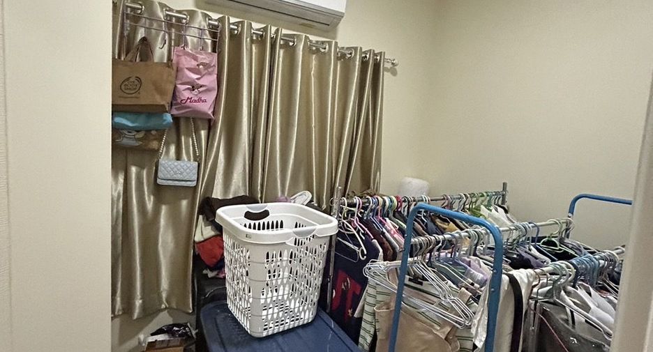 Reihenhaus zum Kauf mit 3 Zimmer in Thawi Watthana, Bangkok